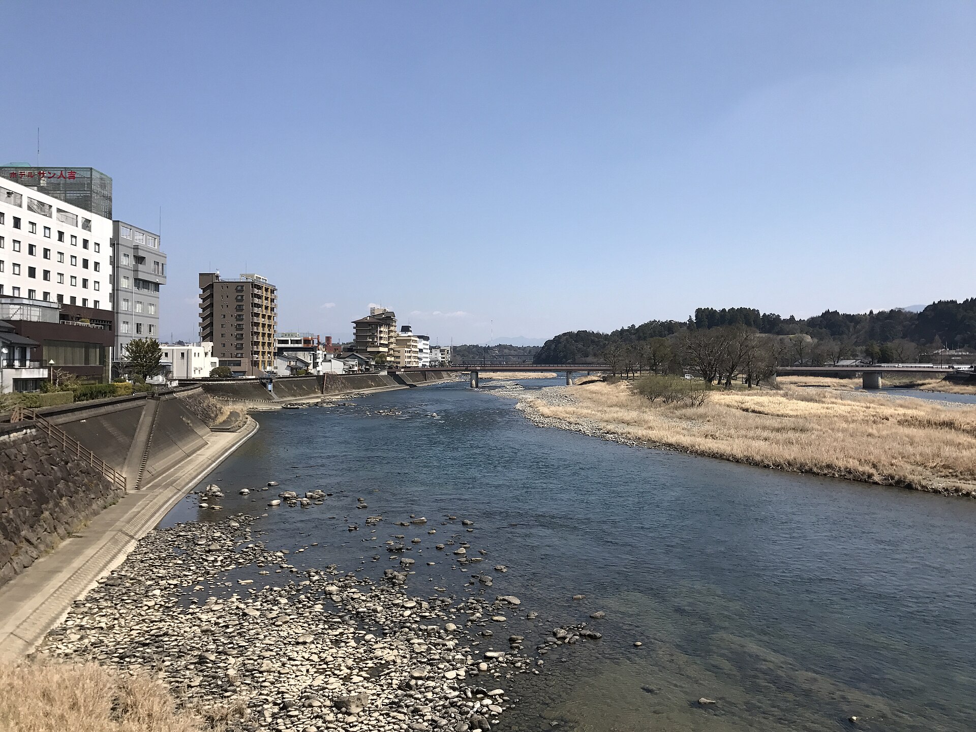 人吉橋から望む球磨川の実写写真