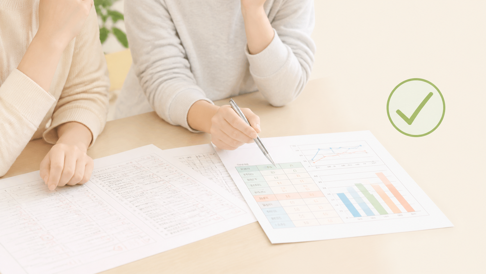 高校受験模試の成績表を親子で確認している様子